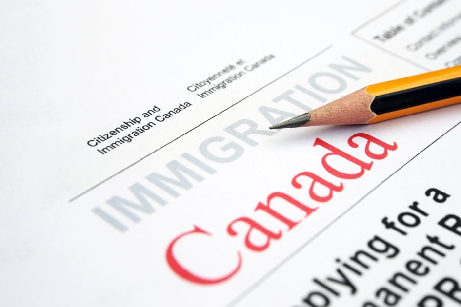 Thông báo: Canada ngưng nhận hồ sơ giấy xin cấp thị thực từ 10/4 đến 29/4 do ảnh hưởng của COVID-19 3 canada immigration application process