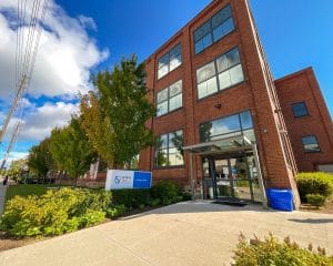 Học bổng Global Leadership Award lên đến $72,000 CAD tại Ontario Tech University 3 PT2 2